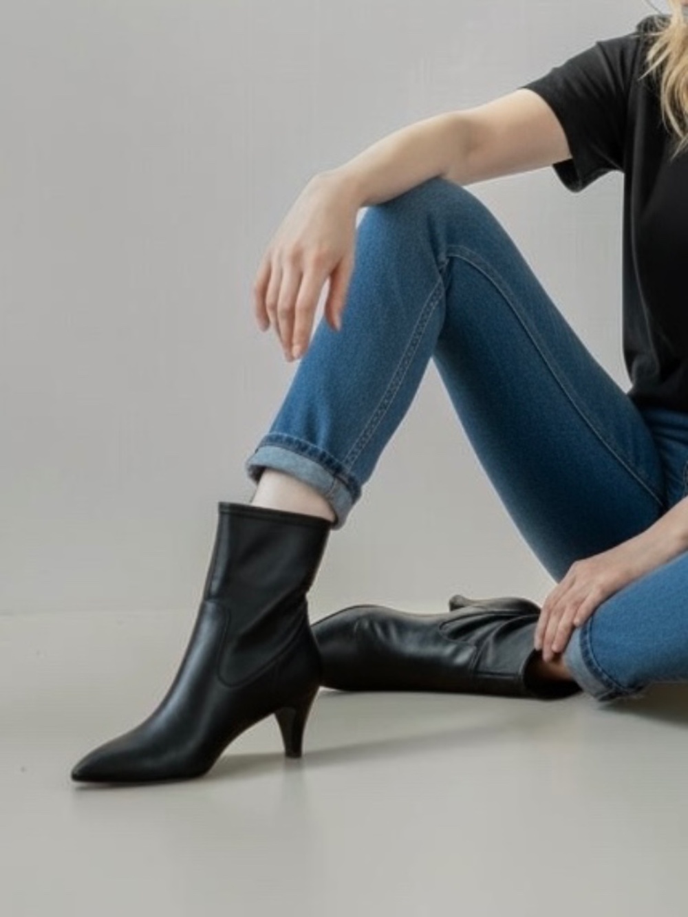 DV by Dolce Vita Audra Black Kitten Heel Ankle Booties